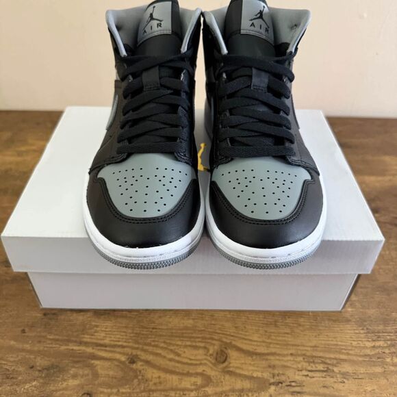 Jordan 1 Mid ‘Shadow’ (W) size 7.5W/6M - Picture 4 of 10